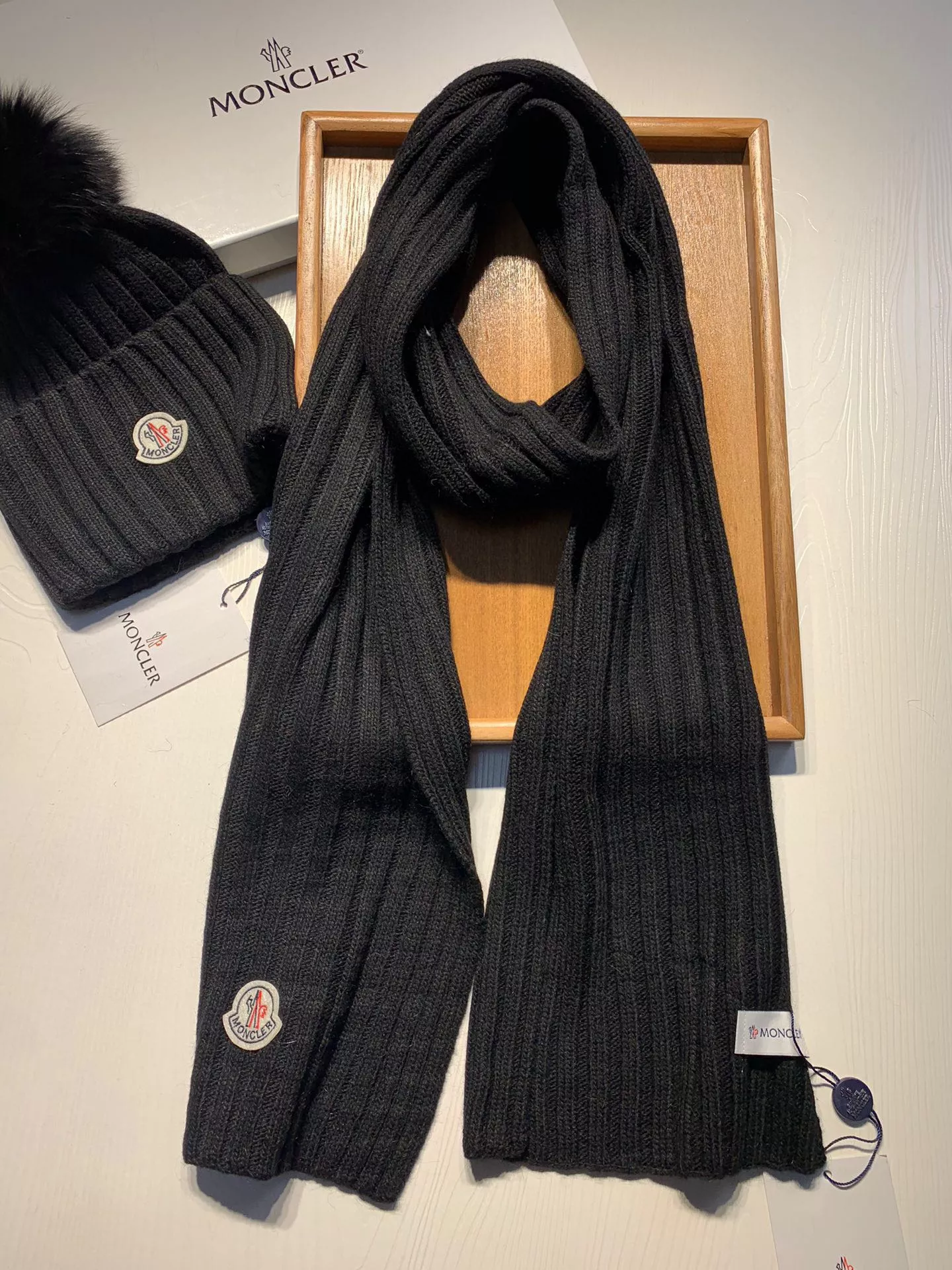 moncler hat and echapres set s_127ab123